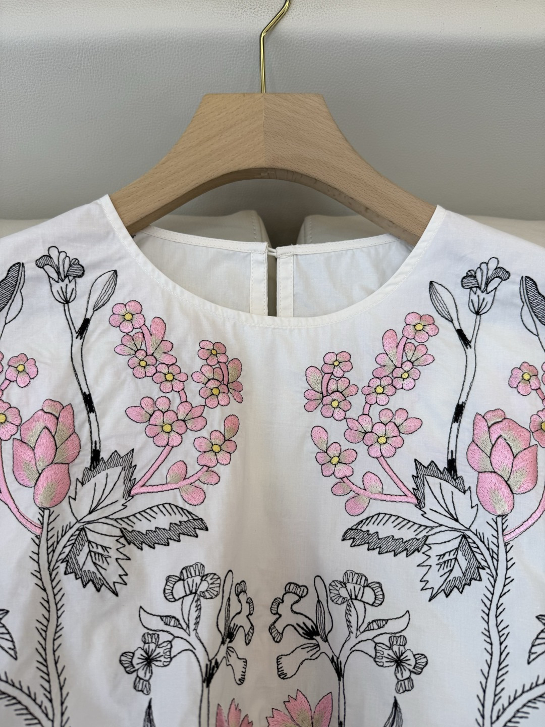 ES022#新款衬衫💕ES 圆领 100%棉 刺绣花 上衣 黑白 白粉 SML