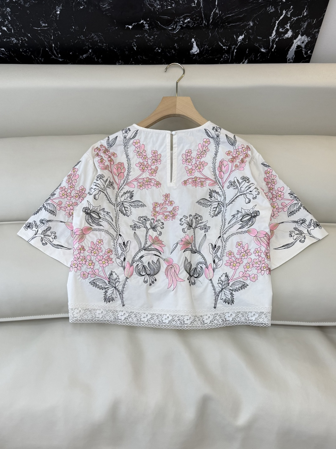ES022#新款衬衫💕ES 圆领 100%棉 刺绣花 上衣 黑白 白粉 SML