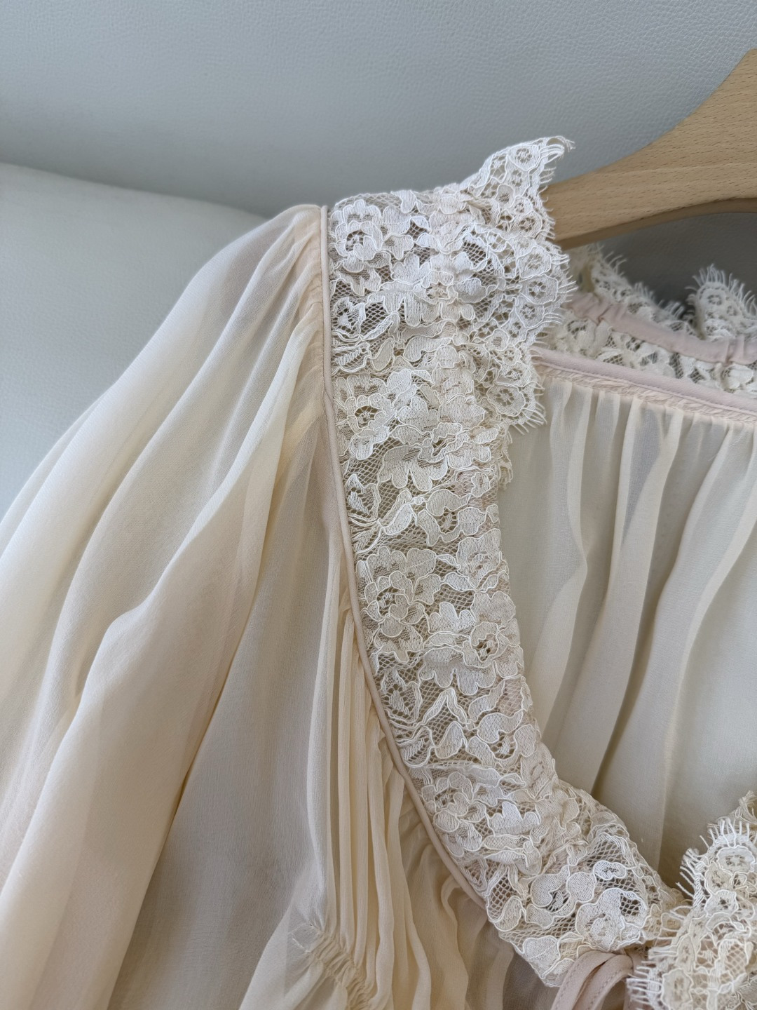 QD8060#新款真丝衬衫💕chloe 顶级版 100% 真丝蕾丝绣花 肉粉色真丝上衣 36-42