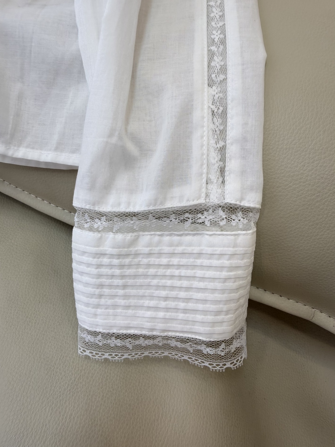 ES018#新款衬衫💕ES 打条蕾丝显瘦 白色衬衫 SML