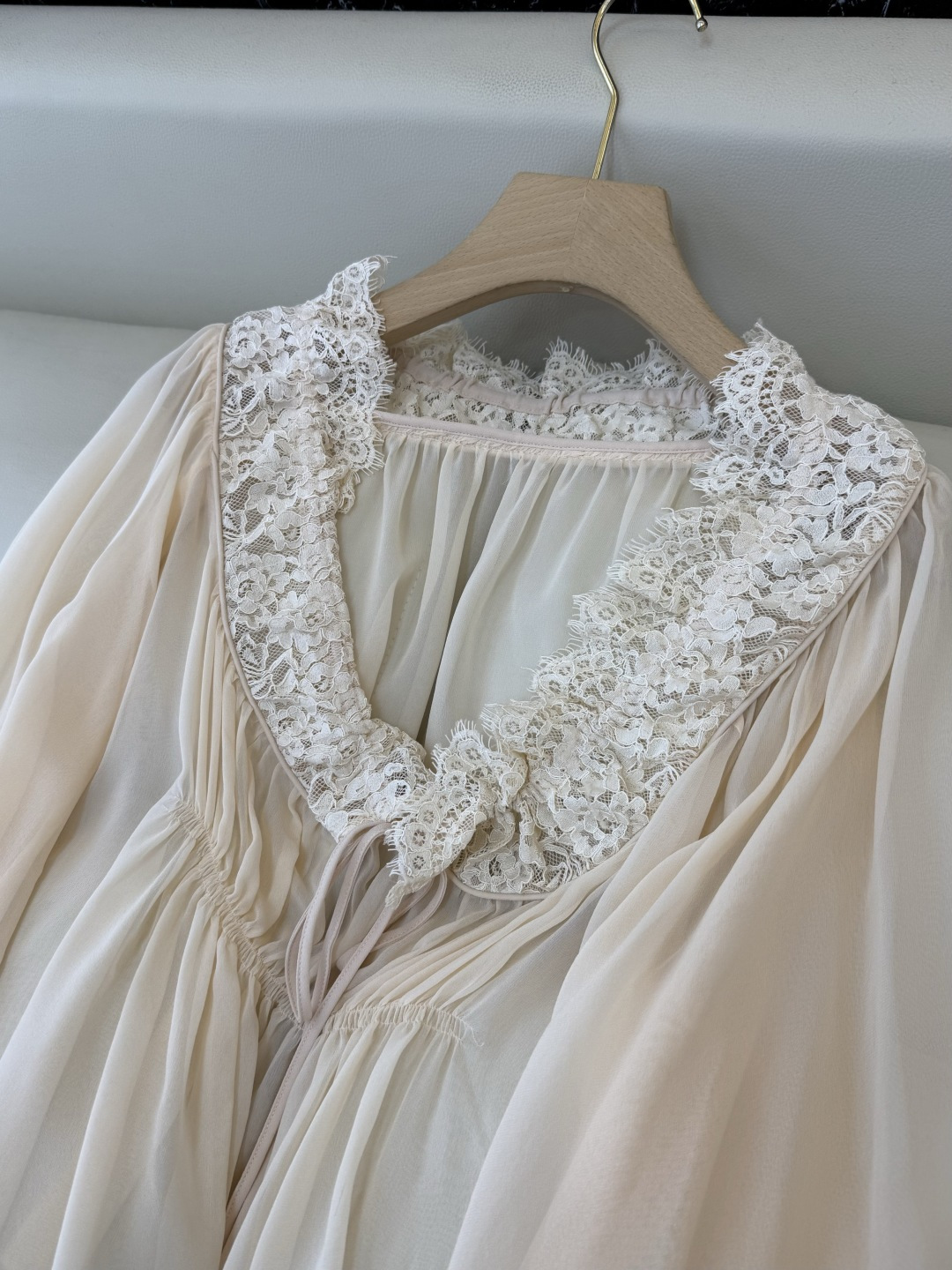 QD8060#新款真丝衬衫💕chloe 顶级版 100% 真丝蕾丝绣花 肉粉色真丝上衣 36-42