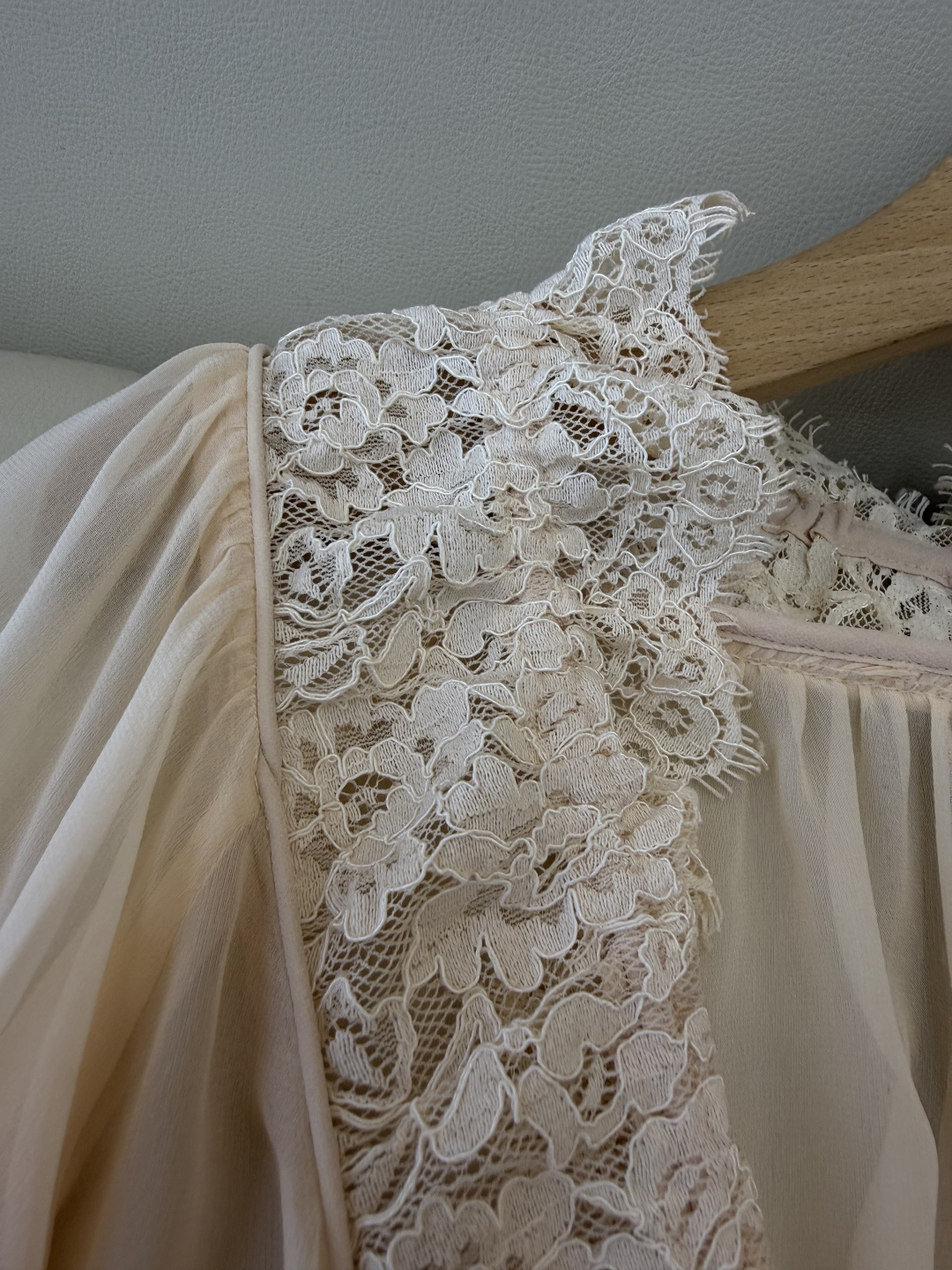 QD8060#新款真丝衬衫💕chloe 顶级版 100% 真丝蕾丝绣花 肉粉色真丝上衣 36-42