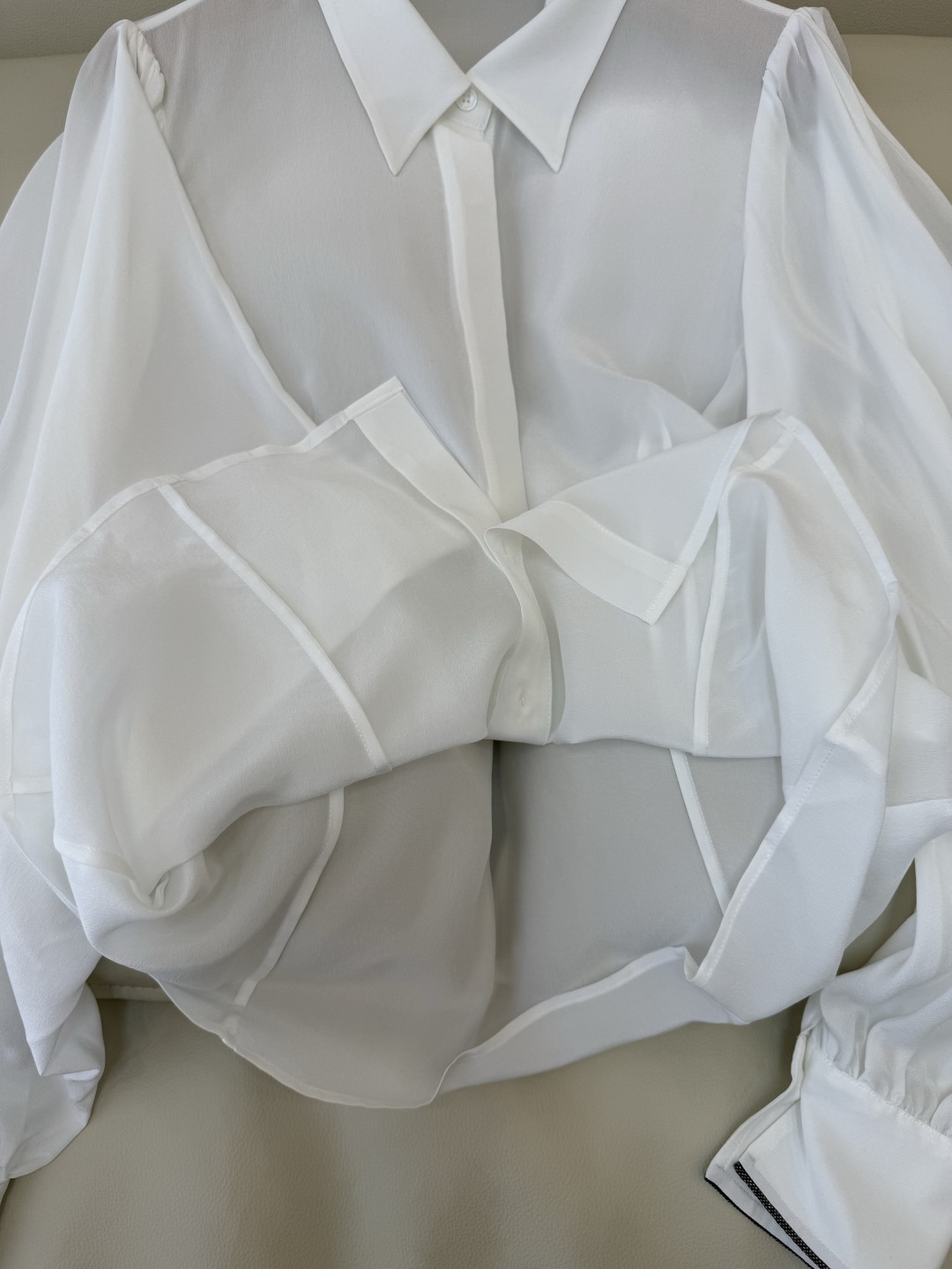 QD8061#新款真丝衬衫💕BC 顶级版 100% 真丝 加厚 宽松 珠链袖口 长袖真丝衬衫 白色 36