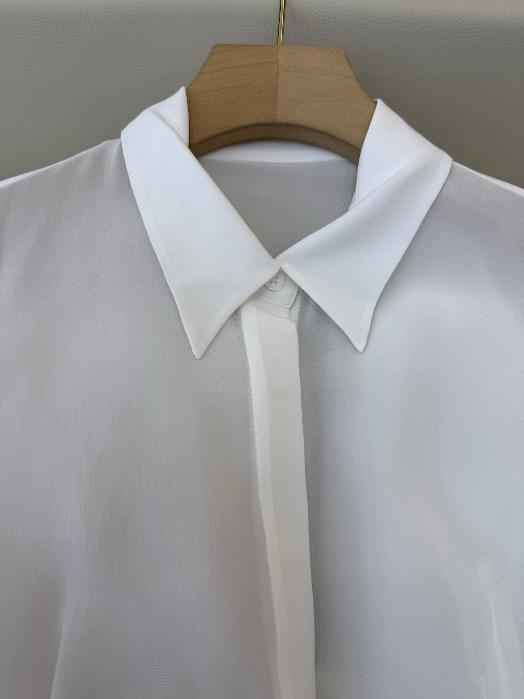 QD8061#新款真丝衬衫💕BC 顶级版 100% 真丝 加厚 宽松 珠链袖口 长袖真丝衬衫 白色 36