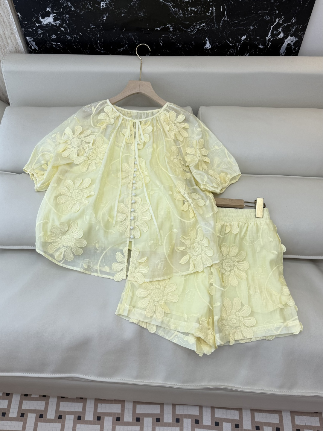 NO:750411,YM099# new suit factory zim Tencel cotton heavy embroidered top shorts suit white light yellow SMLXL,,shorts,19860909YM099#新款套装工厂 zim 天丝棉重工绣花上衣 短裤 套装 白色 浅黄色 SMLXL,,shorts,,Women's clothing