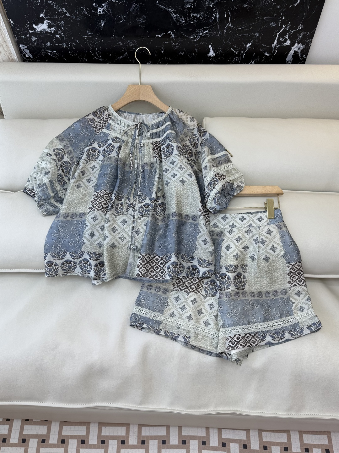 NO:750407,YM100# new suit factory zim cotton printed tops shorts suit blue yellow SMLXL,,shorts,19860909YM100#新款套装工厂 zim 麻棉印花上衣 短裤 套装 蓝色 黄色 SMLXL,,shorts,,Women's clothing