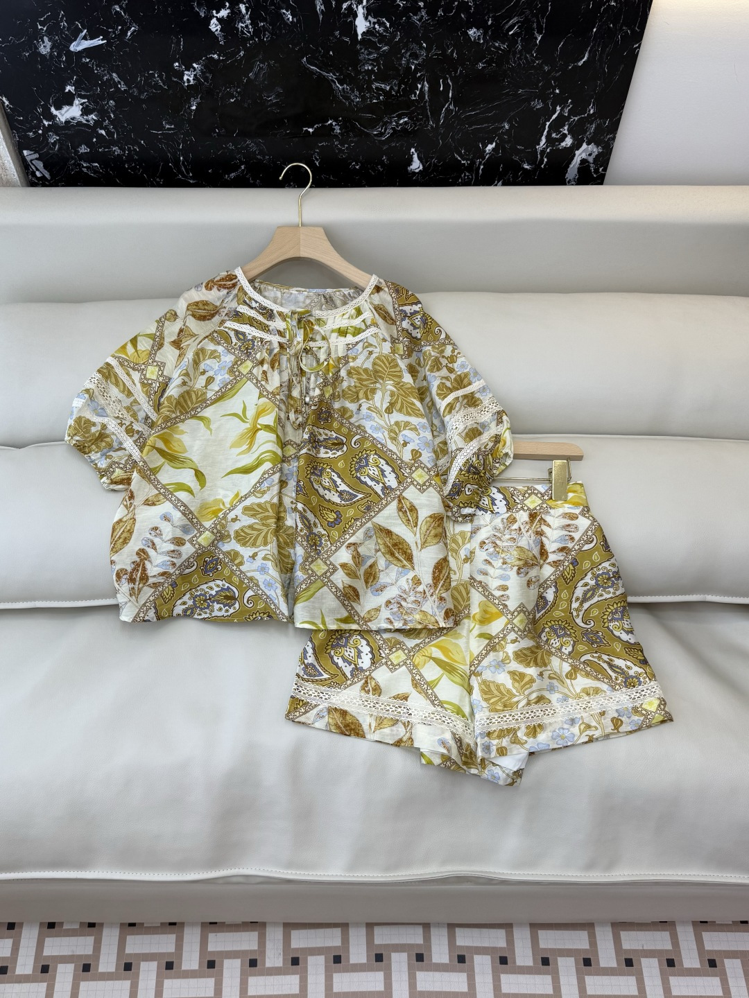 NO:750402,YM100# new suit factory special zim cotton printed tops shorts suit blue yellow SMLXL,,shorts,19860909YM100#新款套装工厂特 zim 麻棉印花上衣 短裤 套装 蓝色 黄色 SMLXL,,shorts,,Women's clothing