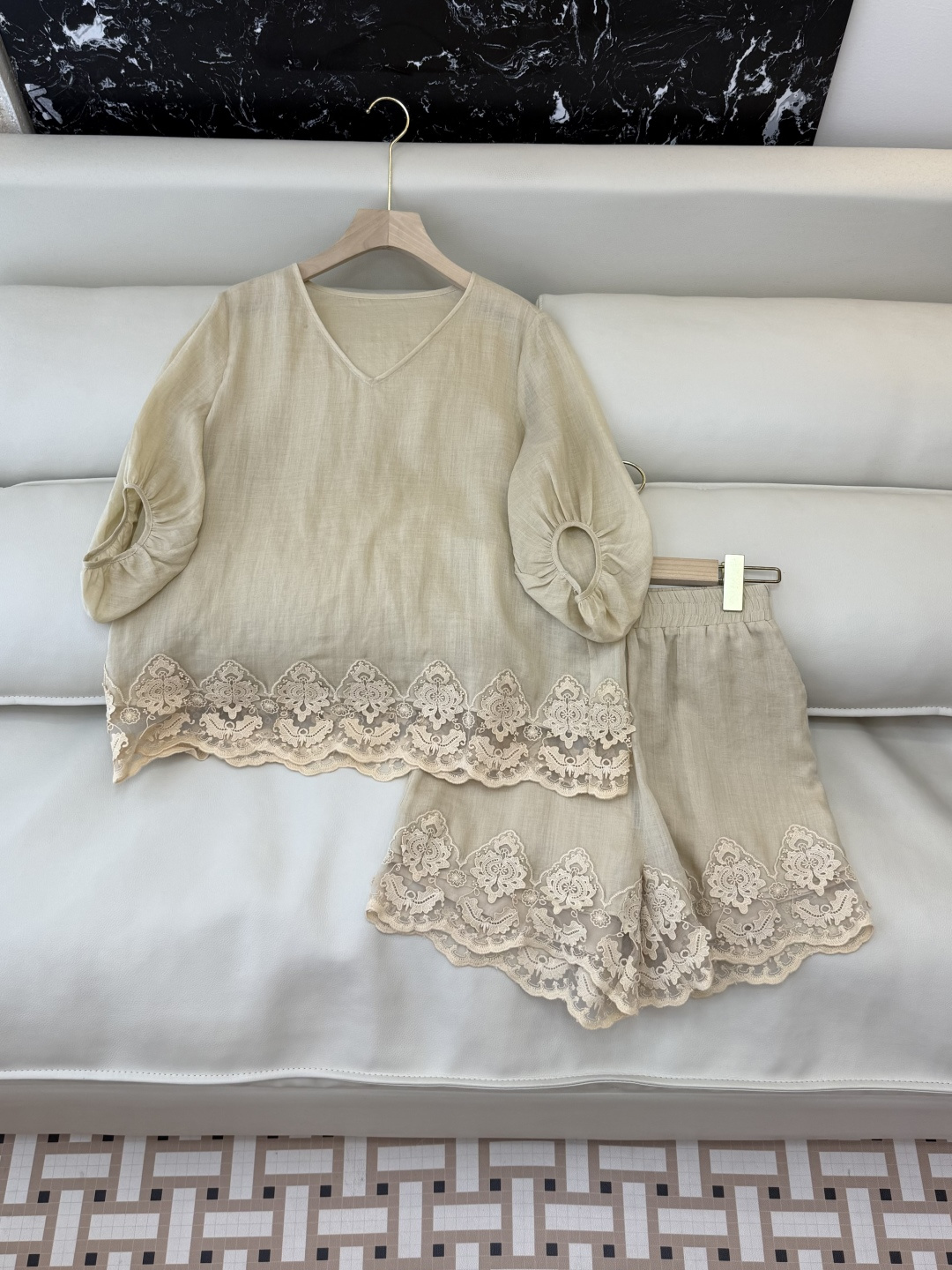 NO:750397,YM101# new suit factory special zim lace ramie heavy industry embroidered top shorts suit white yellow SMLXL,,shorts,19860909YM101#新款套装工厂特 zim 蕾丝花边 苎麻重工绣花上衣 短裤 套装 白色 黄色 SMLXL,,shorts,,Women's clothing