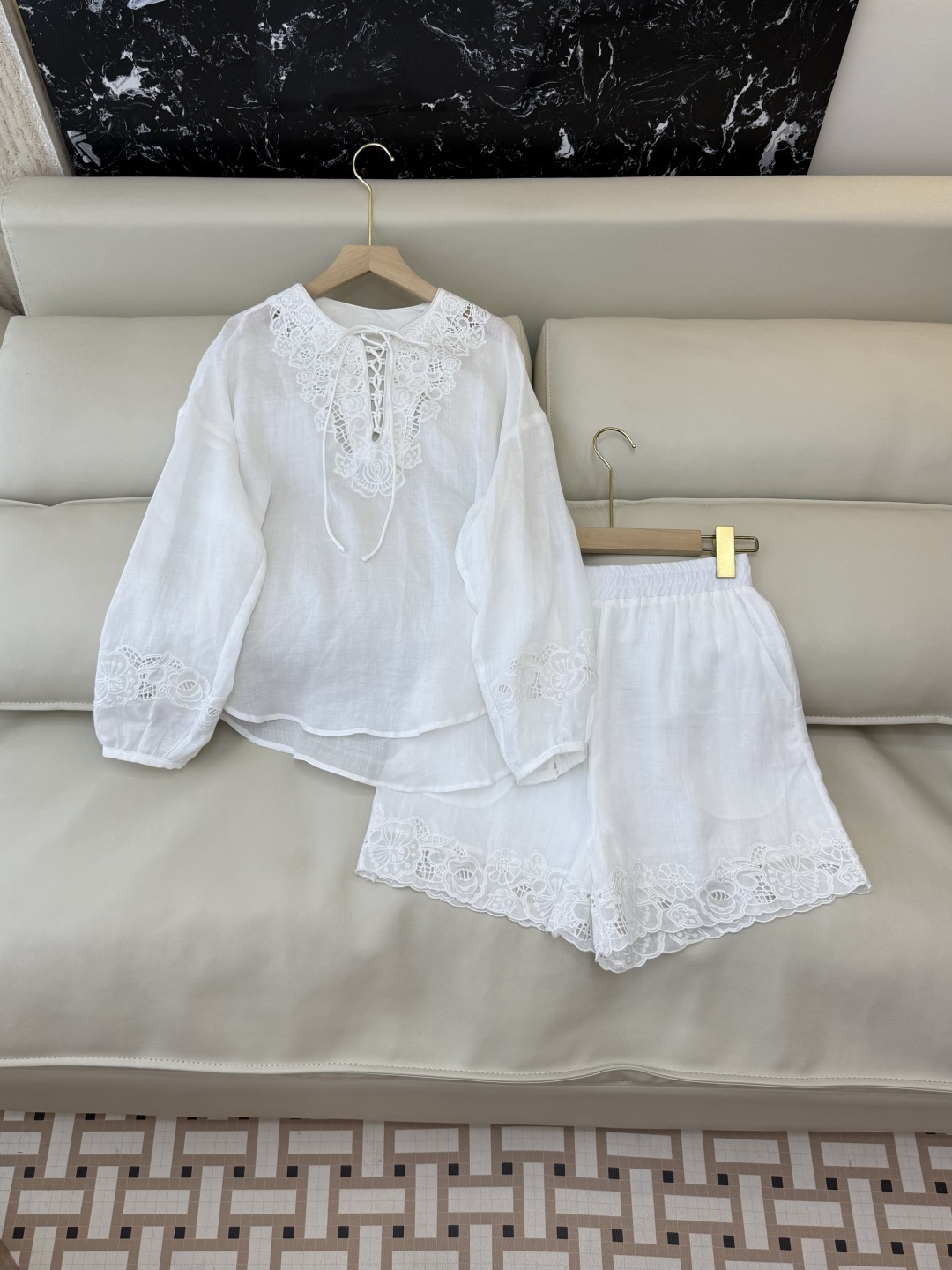 NO:750381,YM102# new suit factory special zim lace ramie heavy industry embroidered top shorts suit white yellow SMLXL,,shorts,19860909YM102#新款套装工厂特 zim 蕾丝花边 苎麻重工绣花上衣 短裤 套装 白色 黄色 SMLXL,,shorts,,Women's clothing