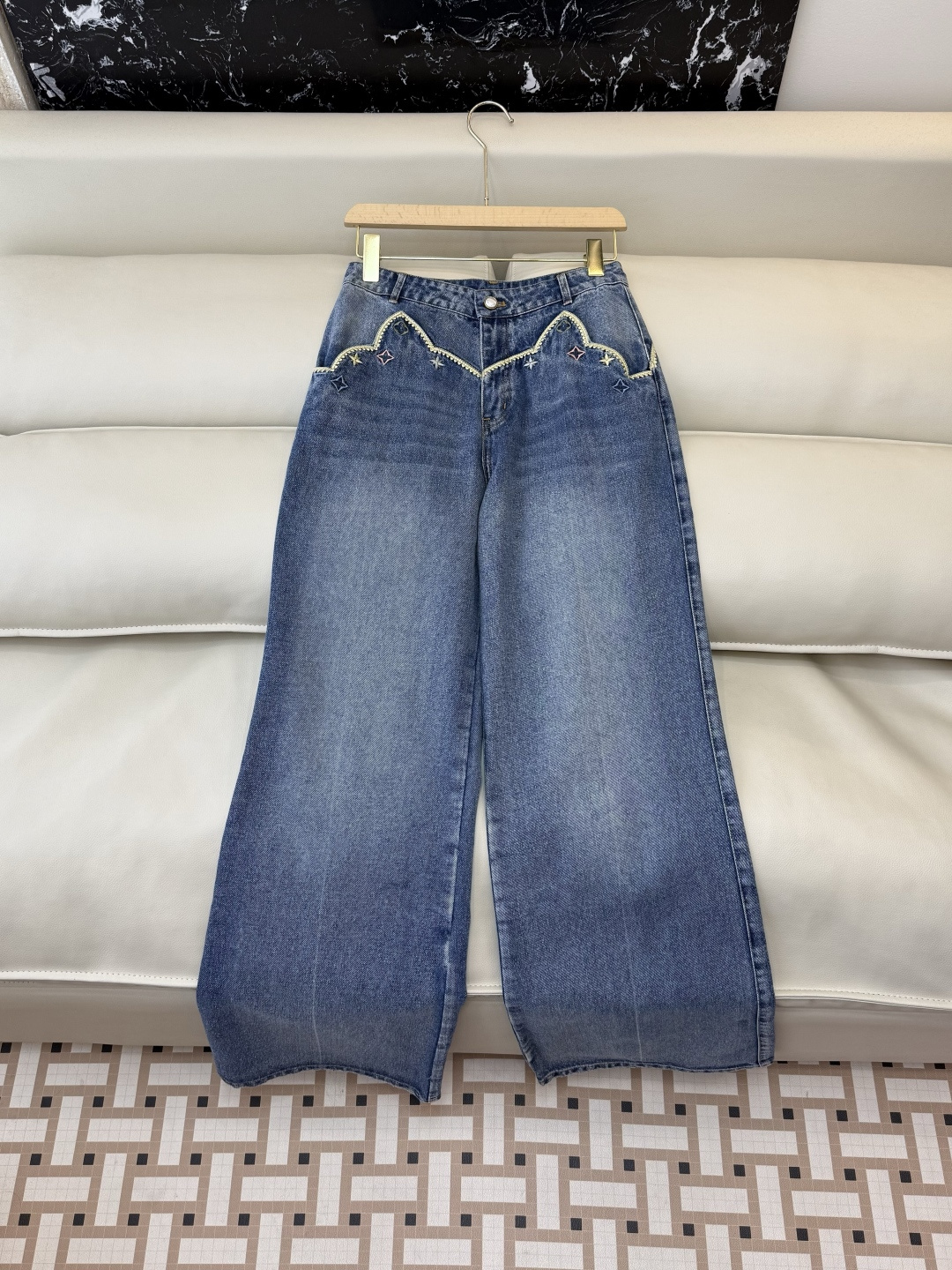 GU021#新款牛仔裤‼️L V 绣花 牛仔长裤 SML