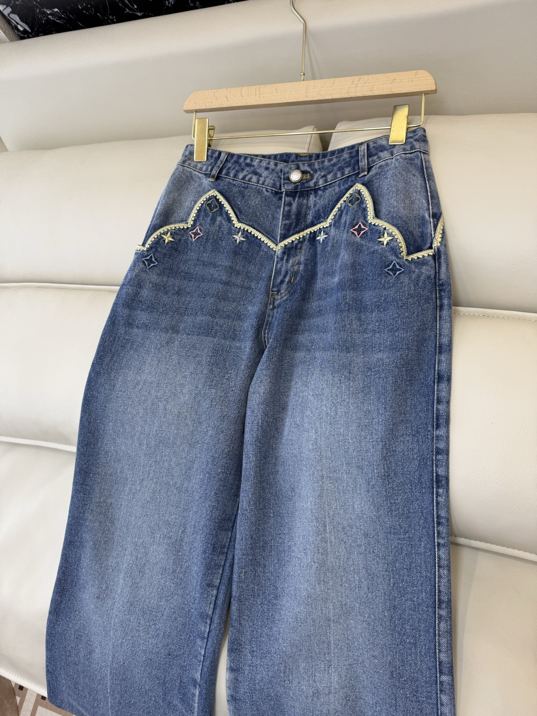 GU021#新款牛仔裤‼️L V 绣花 牛仔长裤 SML