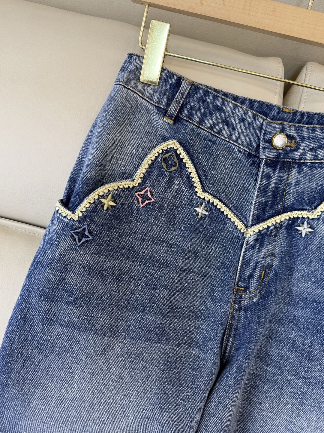 GU021#新款牛仔裤‼️L V 绣花 牛仔长裤 SML