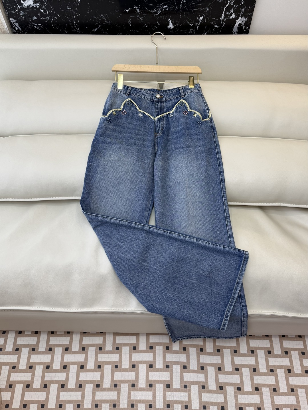 GU021#新款牛仔裤‼️L V 绣花 牛仔长裤 SML