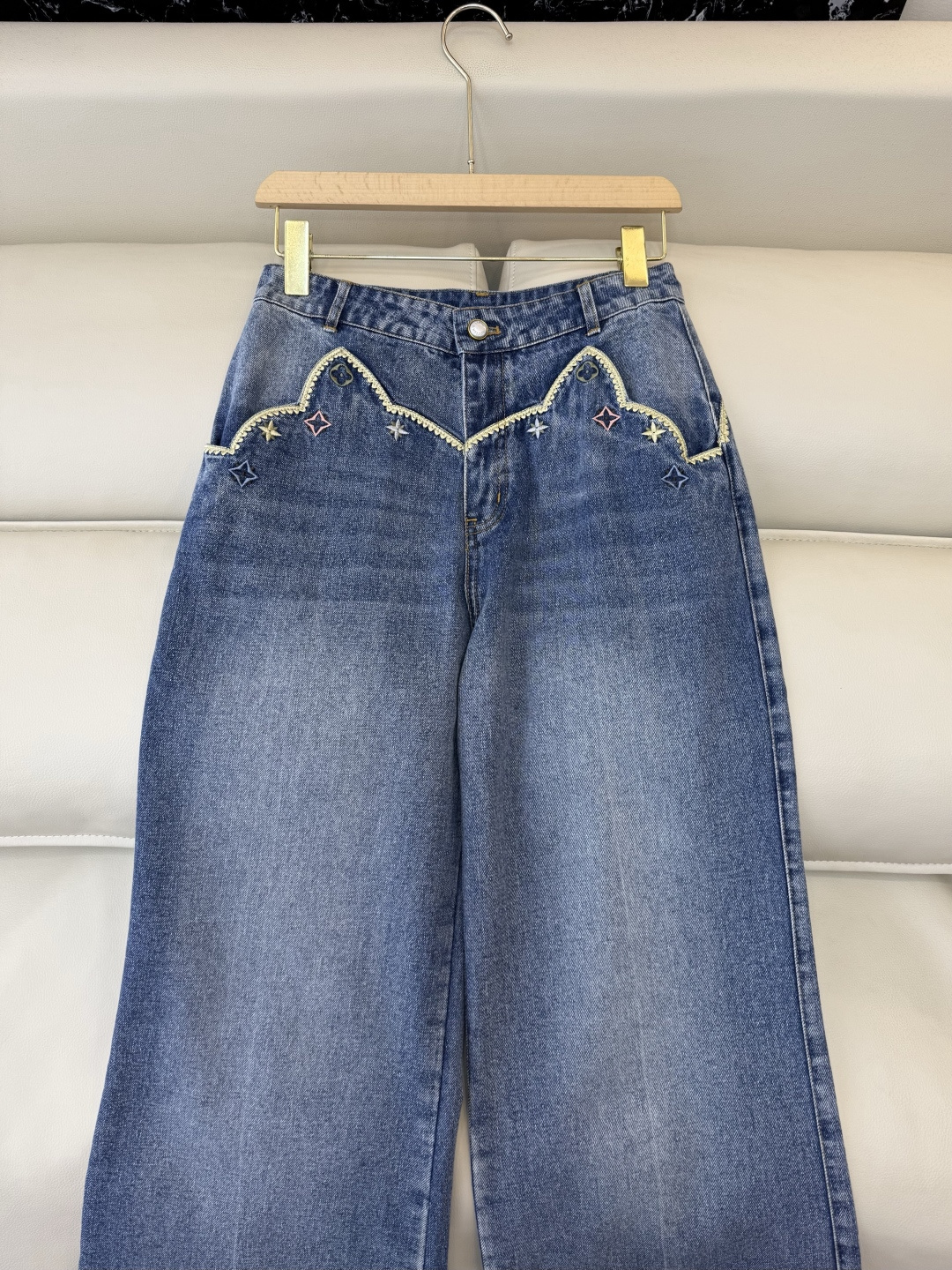 GU021#新款牛仔裤‼️L V 绣花 牛仔长裤 SML