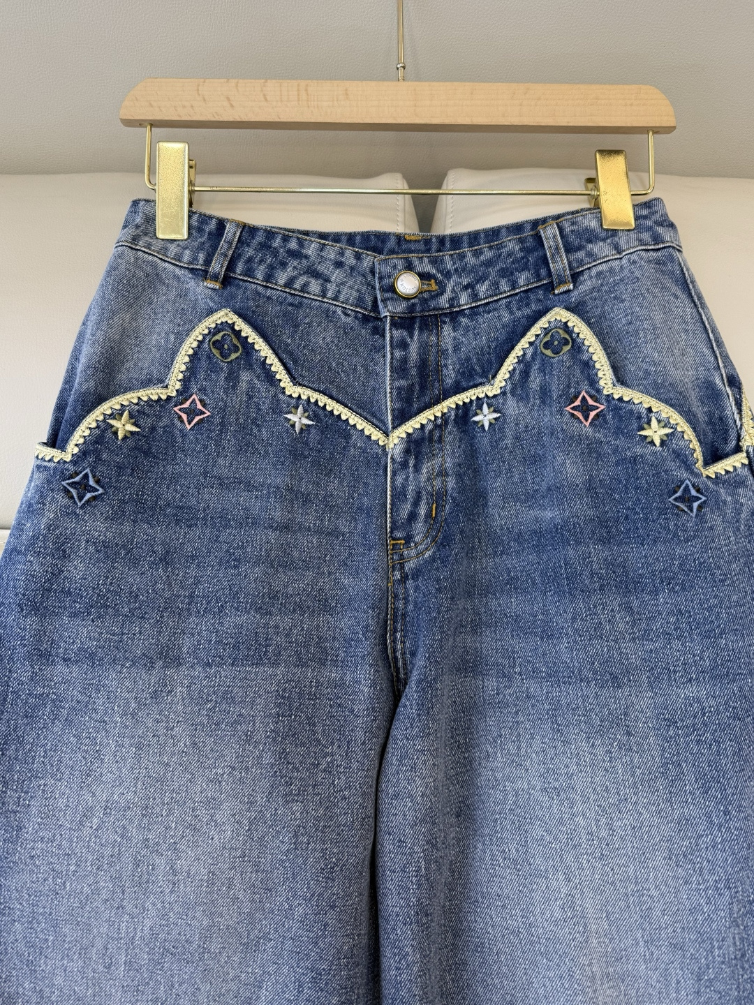 GU021#新款牛仔裤‼️L V 绣花 牛仔长裤 SML