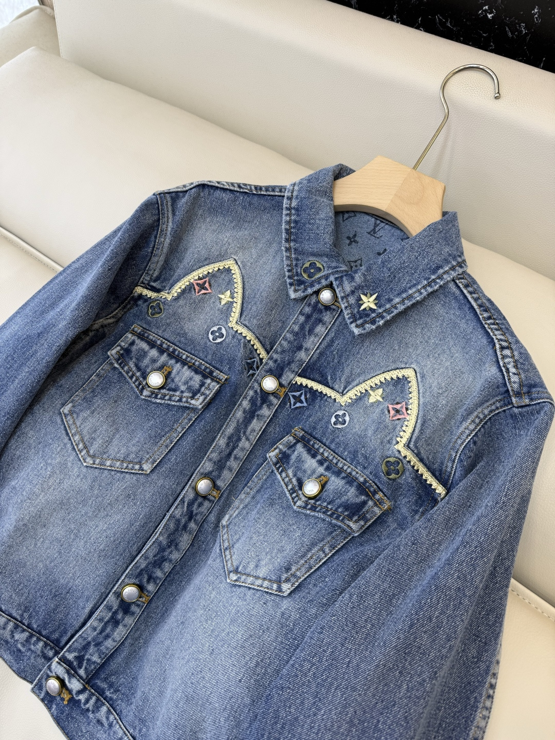 GU022#新款外套‼️L V 重工绣花 长袖牛仔外套 SML