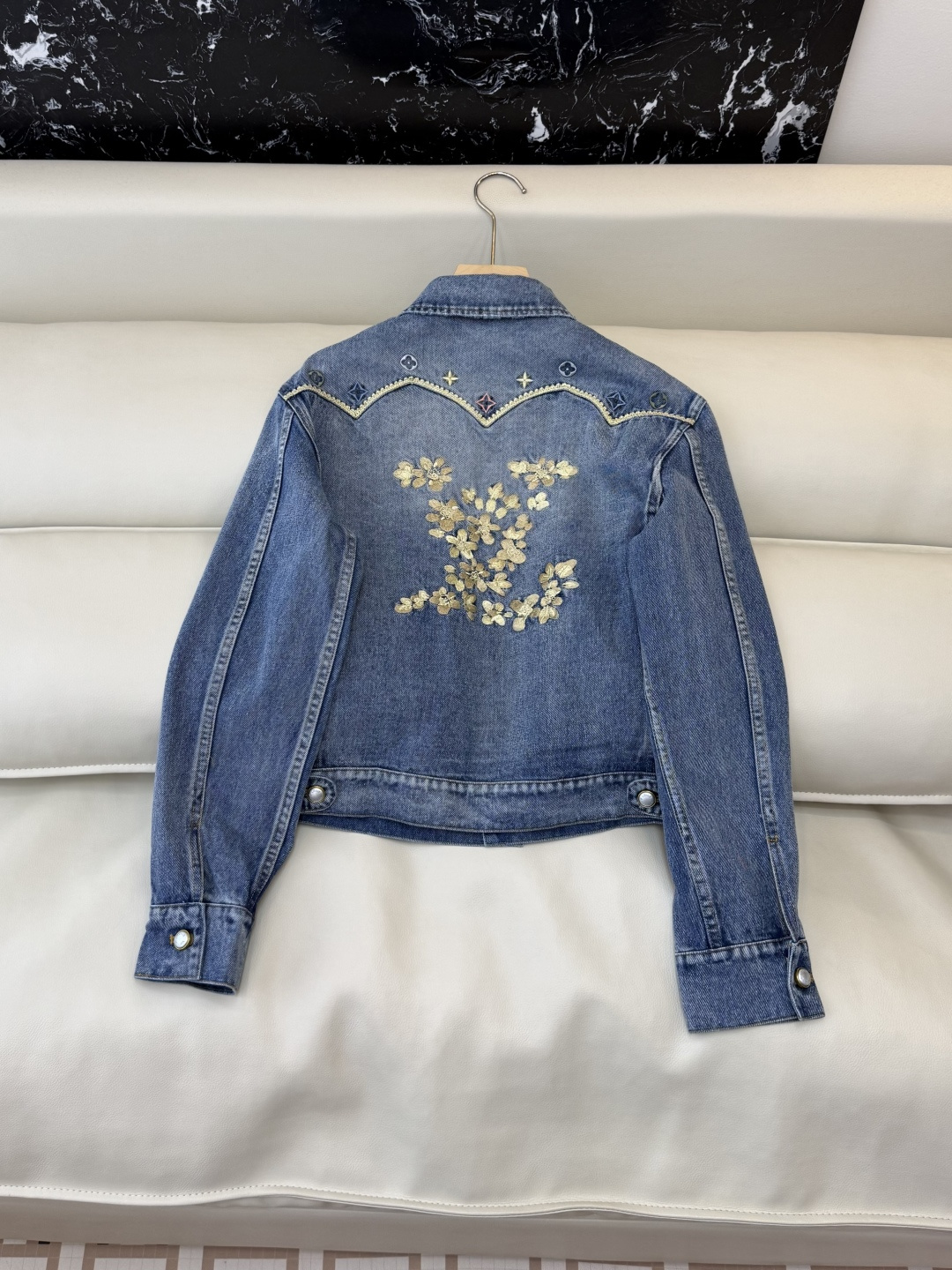 GU022#新款外套‼️L V 重工绣花 长袖牛仔外套 SML