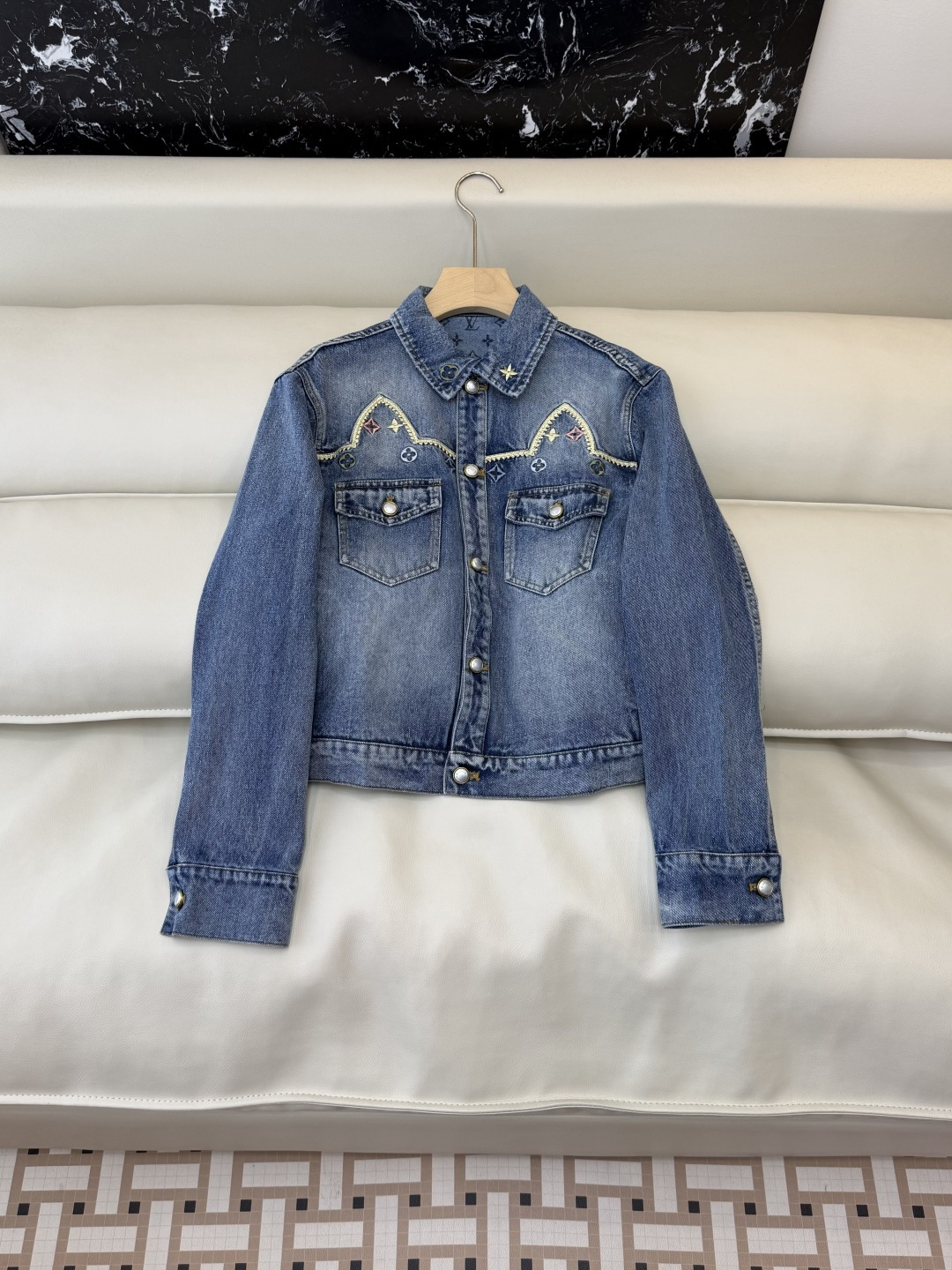 GU022#新款外套‼️L V 重工绣花 长袖牛仔外套 SML