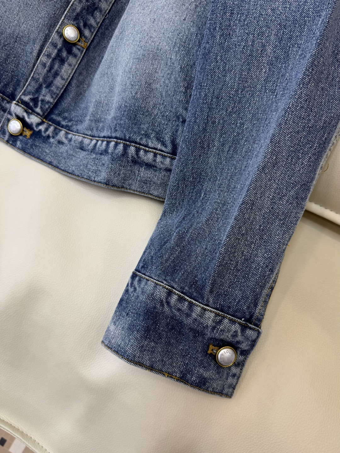 GU022#新款外套‼️L V 重工绣花 长袖牛仔外套 SML