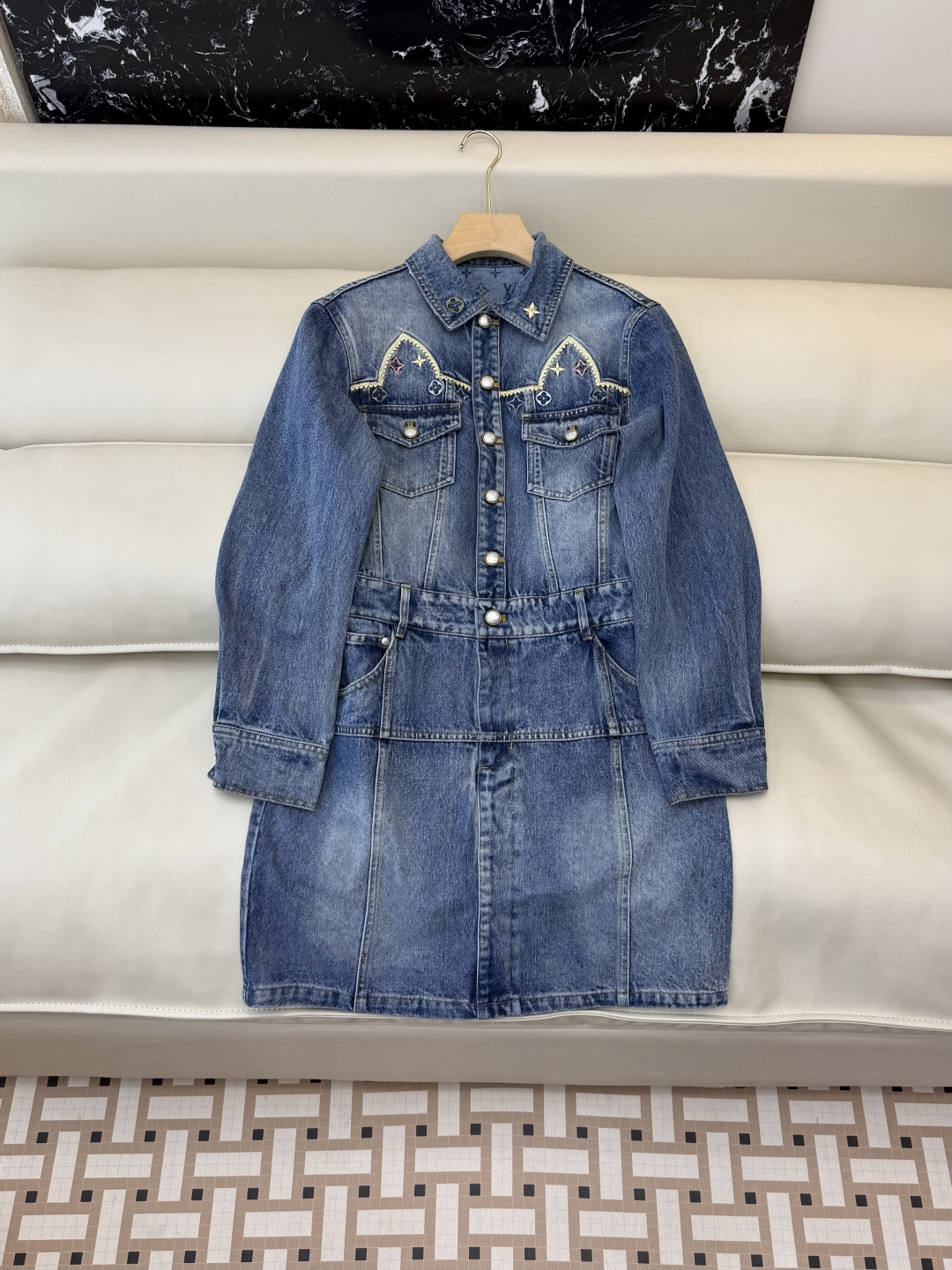 GU023#新款外套‼️L V 重工绣花 长袖牛仔长外套式连衣裙 SML