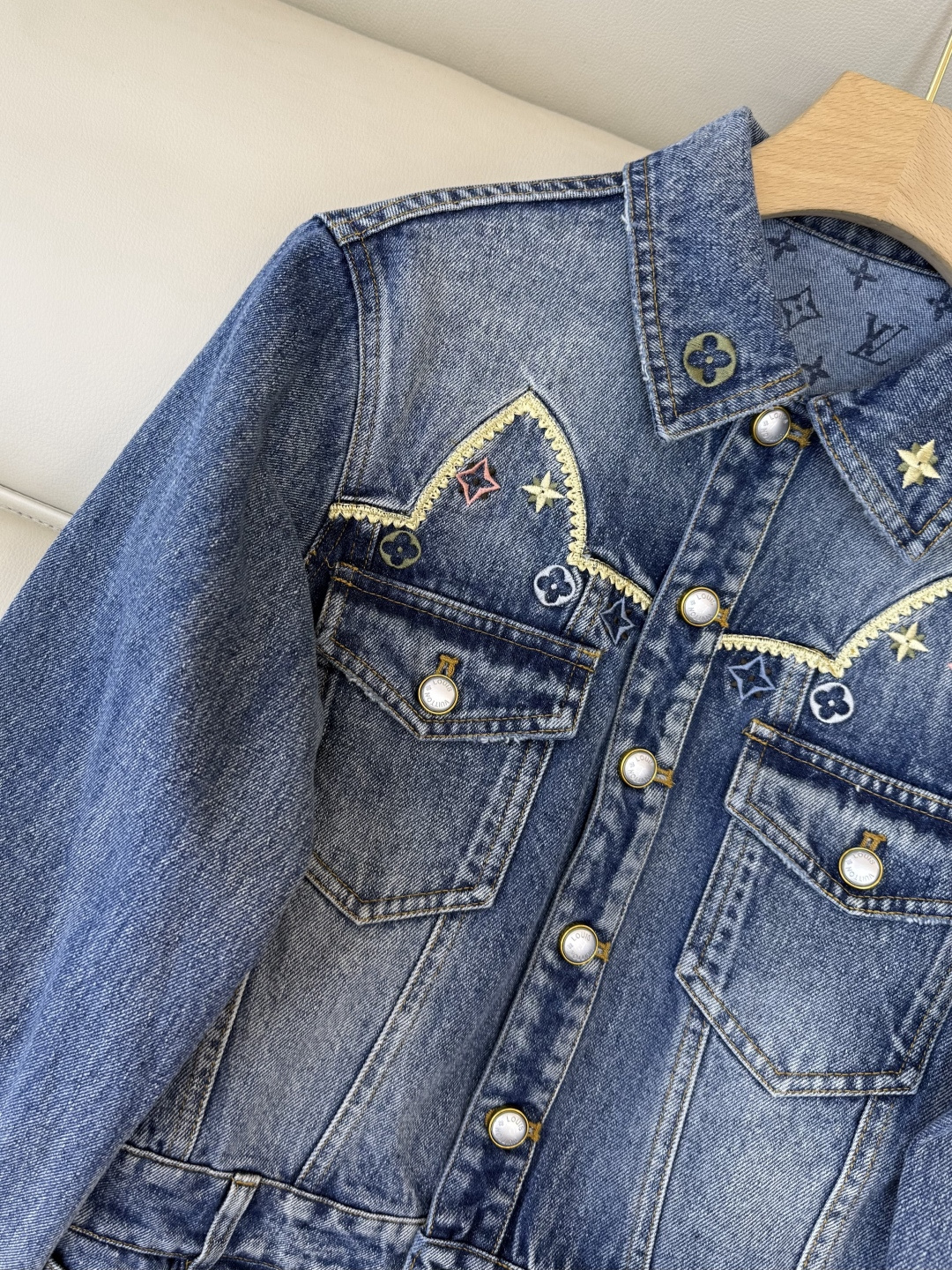 GU023#新款外套‼️L V 重工绣花 长袖牛仔长外套式连衣裙 SML