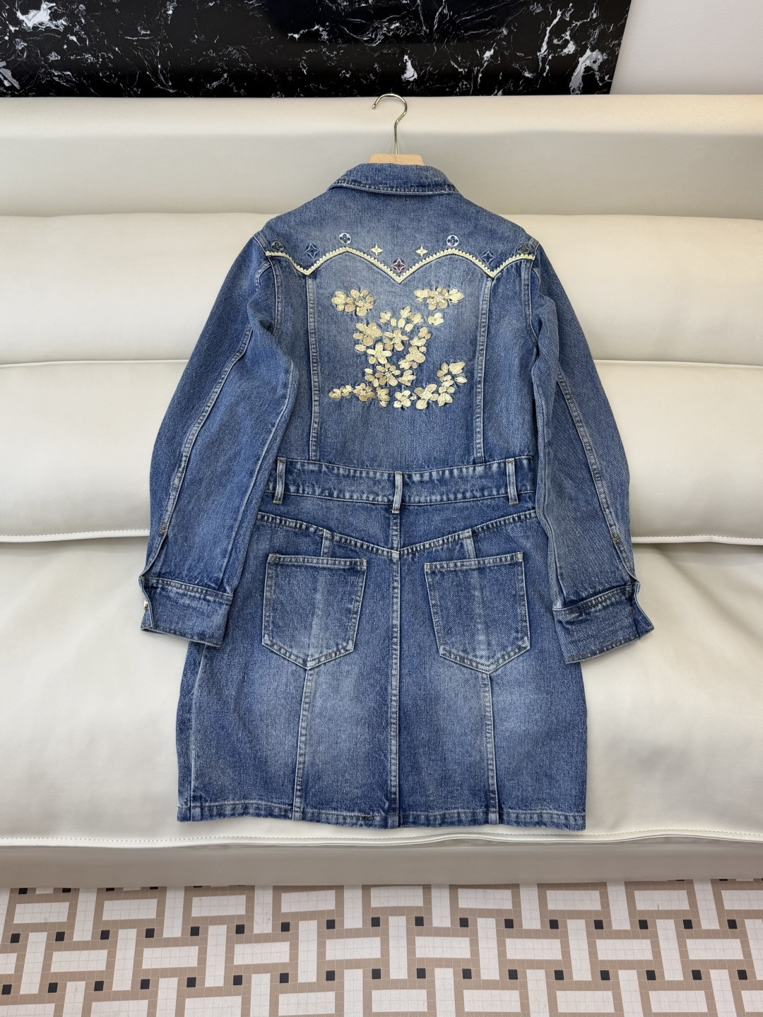 GU023#新款外套‼️L V 重工绣花 长袖牛仔长外套式连衣裙 SML