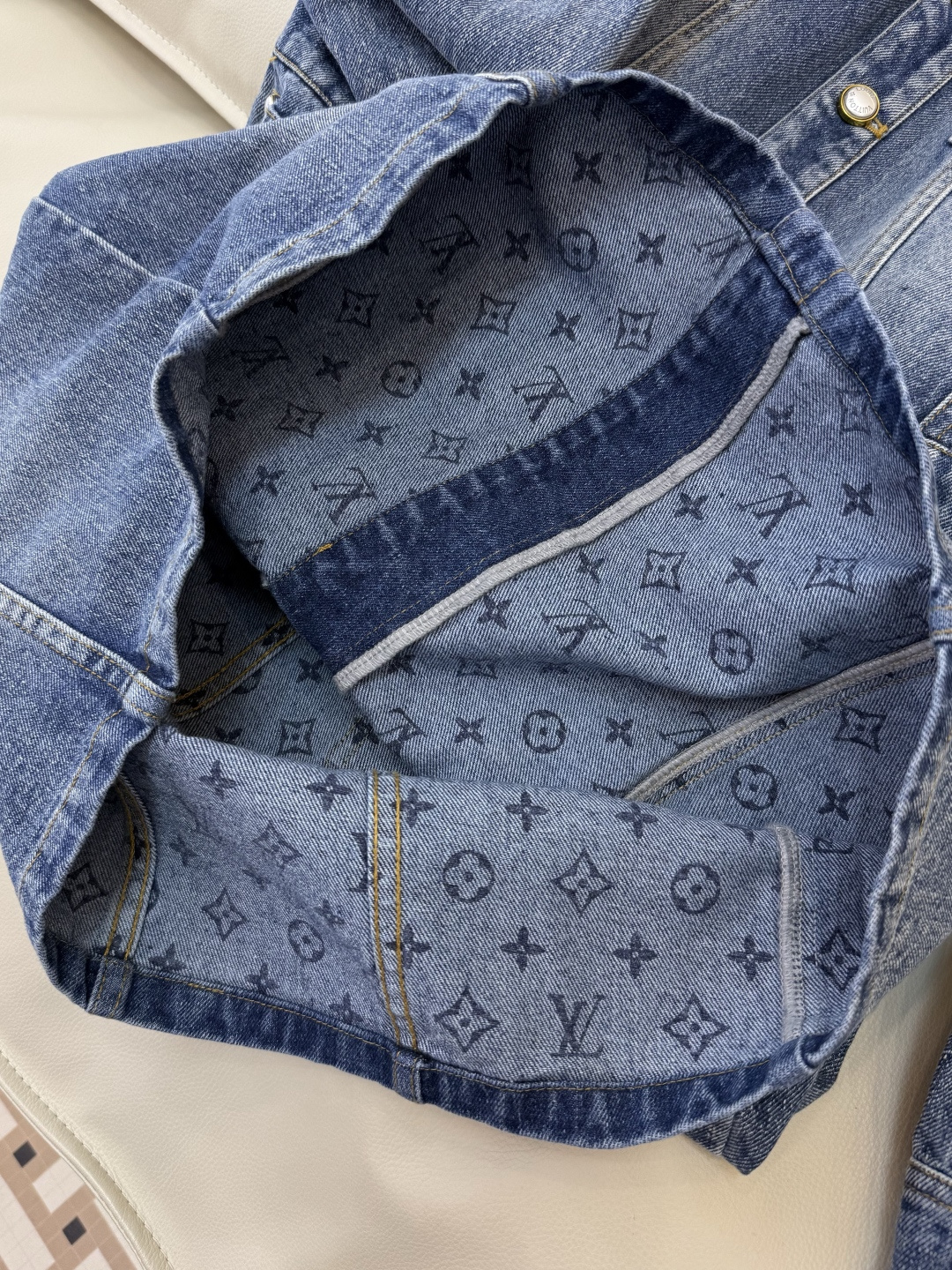 GU023#新款外套‼️L V 重工绣花 长袖牛仔长外套式连衣裙 SML