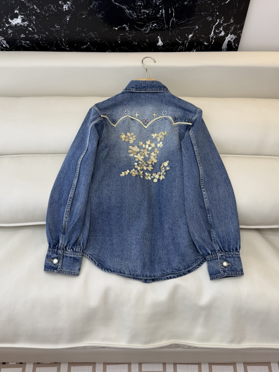 GU024#新款外套‼️L V 重工绣花 长袖牛仔衬衫式外套 SML