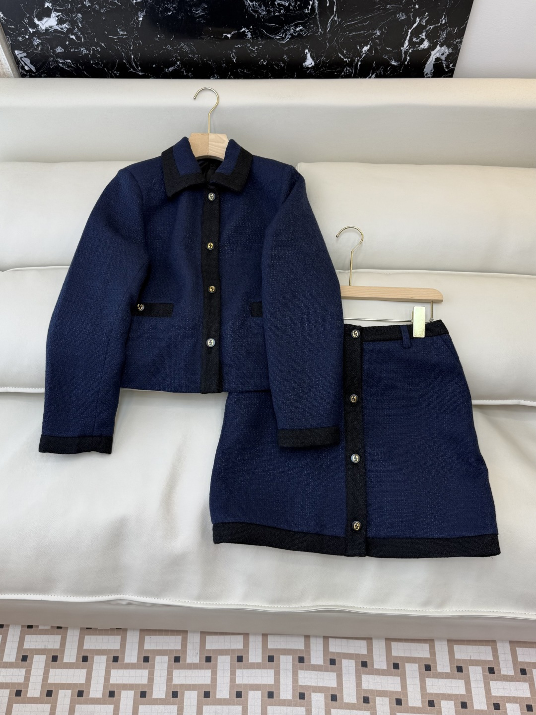 GU020#新款套装‼️Gu 撞色边 长袖外套➕半裙 套装 SML（码号可以拆分）