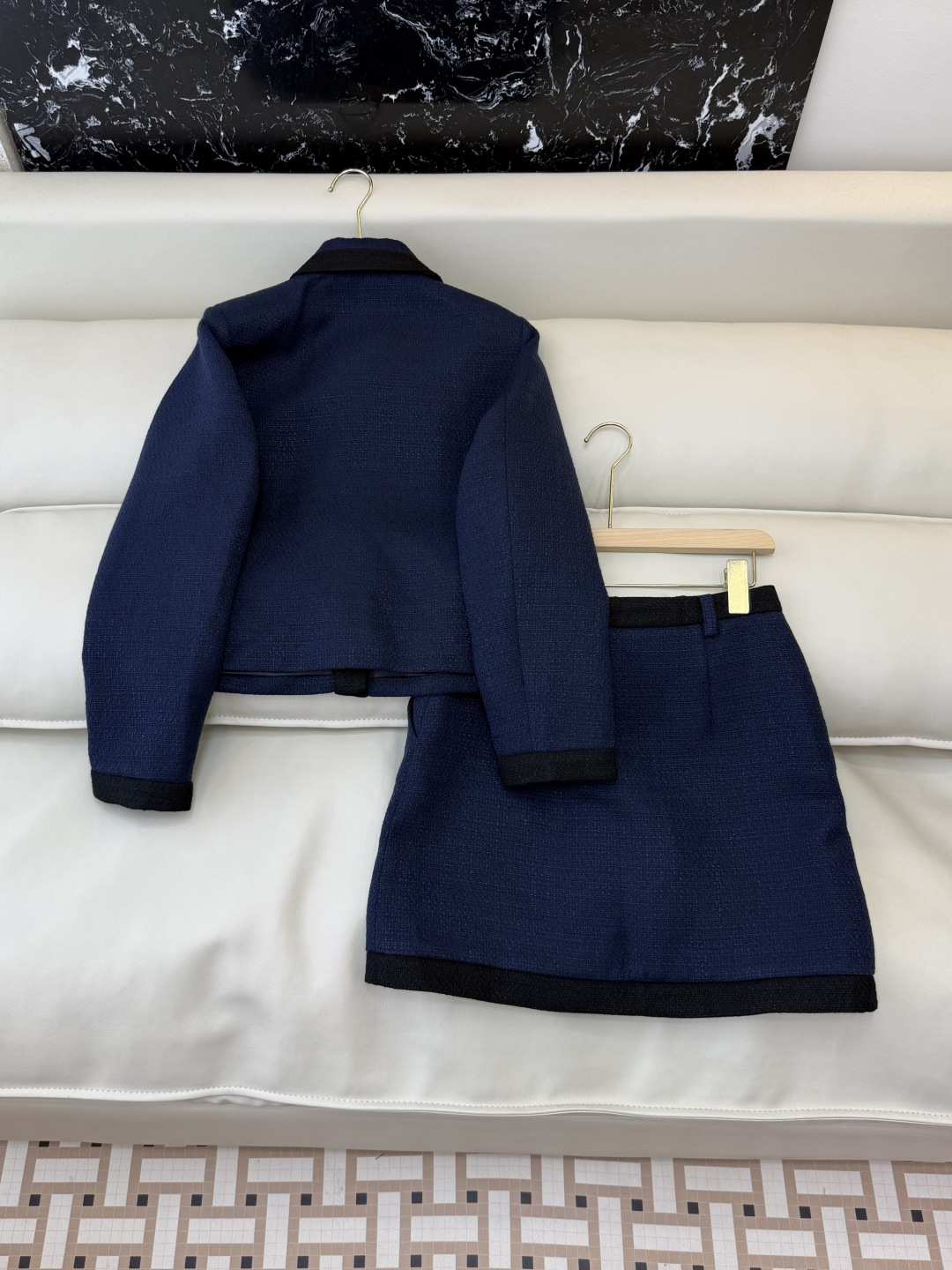 GU020#新款套装‼️Gu 撞色边 长袖外套➕半裙 套装 SML（码号可以拆分）