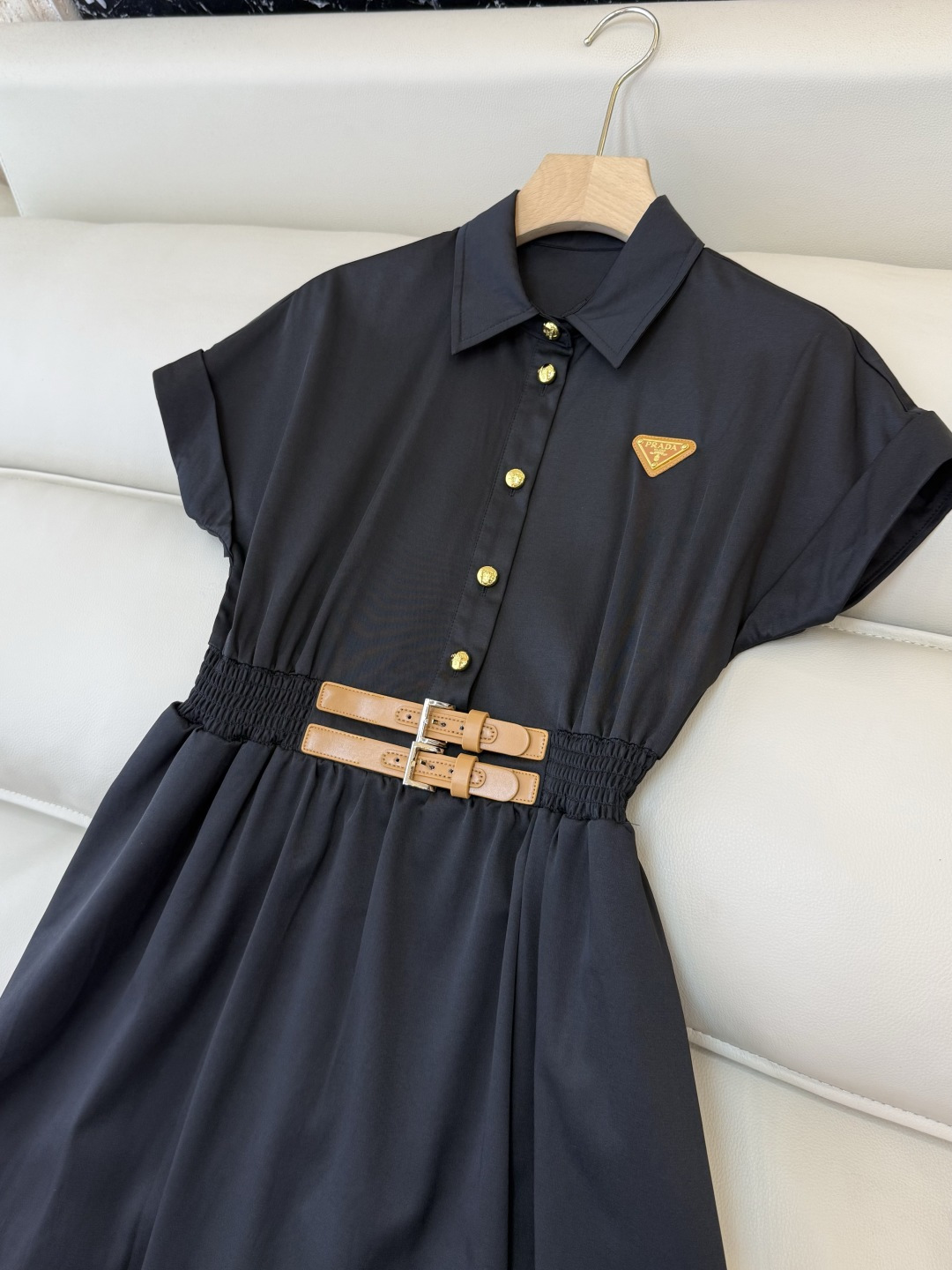 AW016#新款连衣裙P‼️PR 三角标 短袖修身连衣裙 黑色 杏色 SML