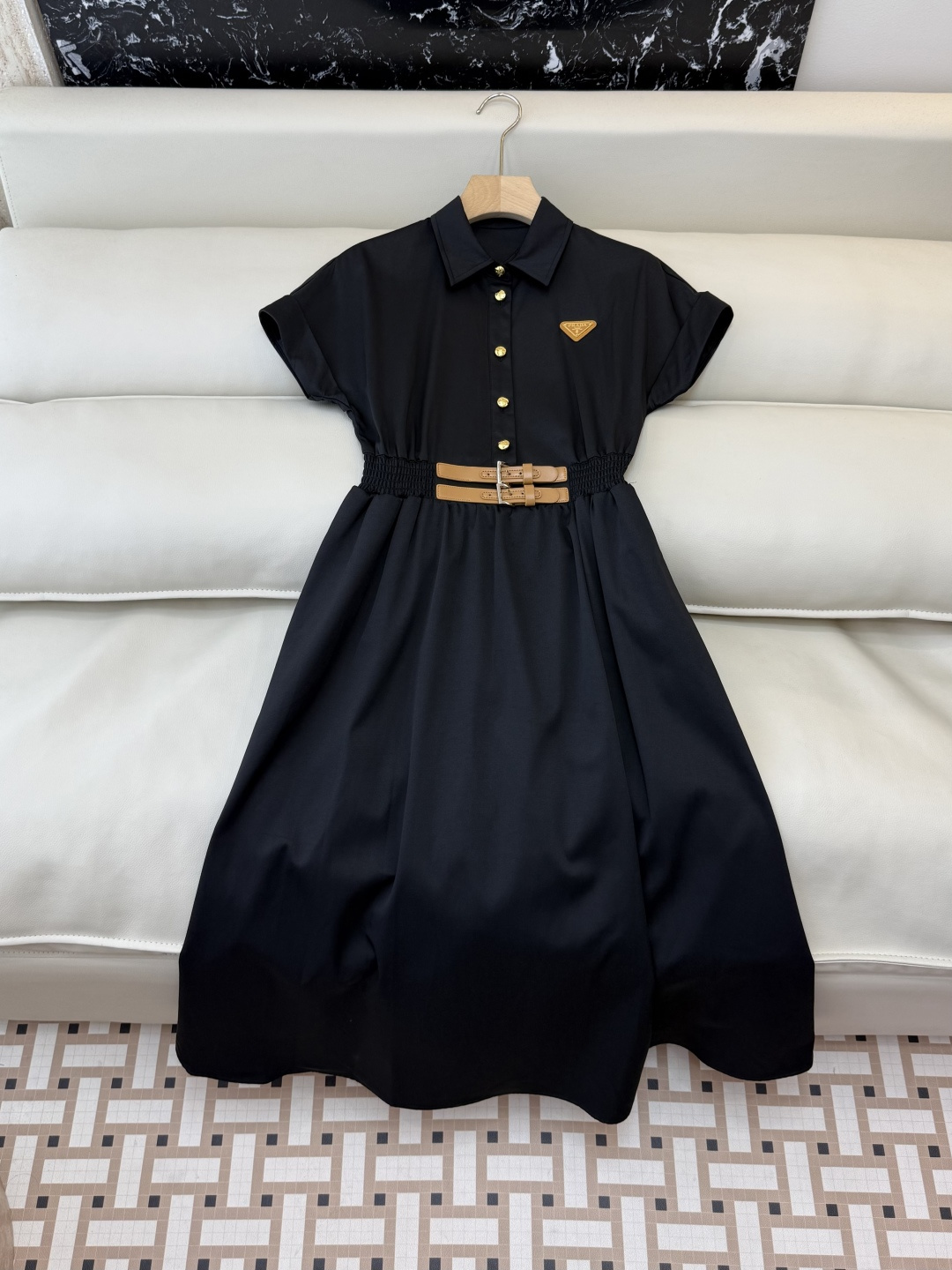 AW016#新款连衣裙P‼️PR 三角标 短袖修身连衣裙 黑色 杏色 SML