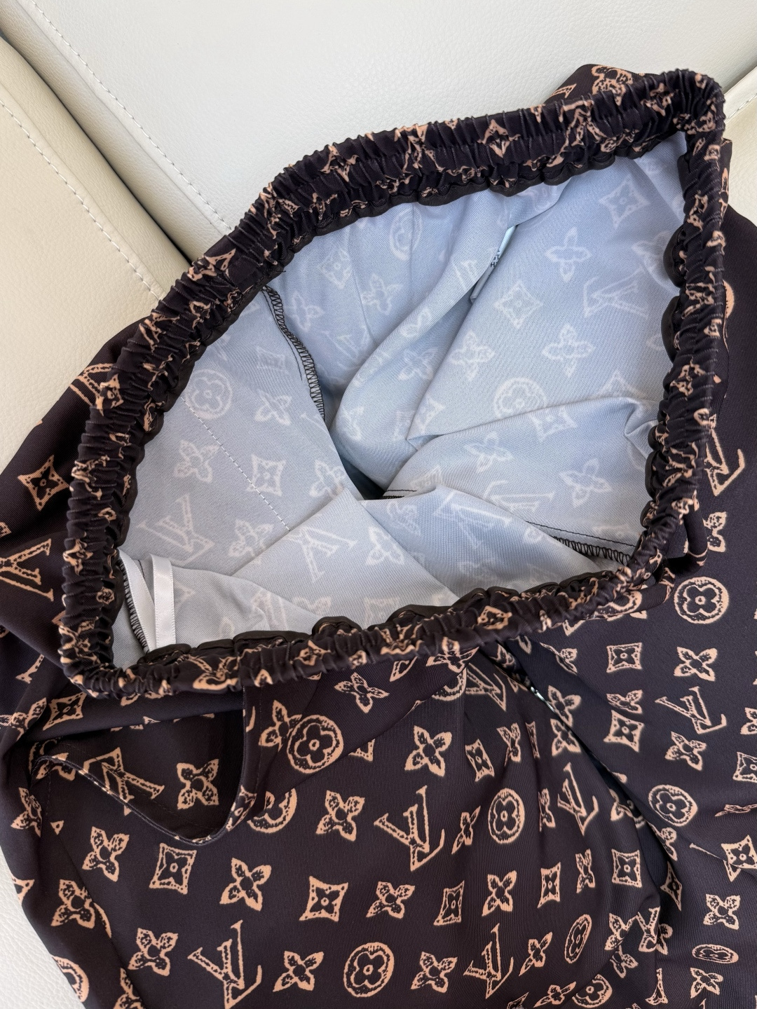 AW026#新款裤子P‼️L V 家 老花 logo 印花长裤 两色图 SML