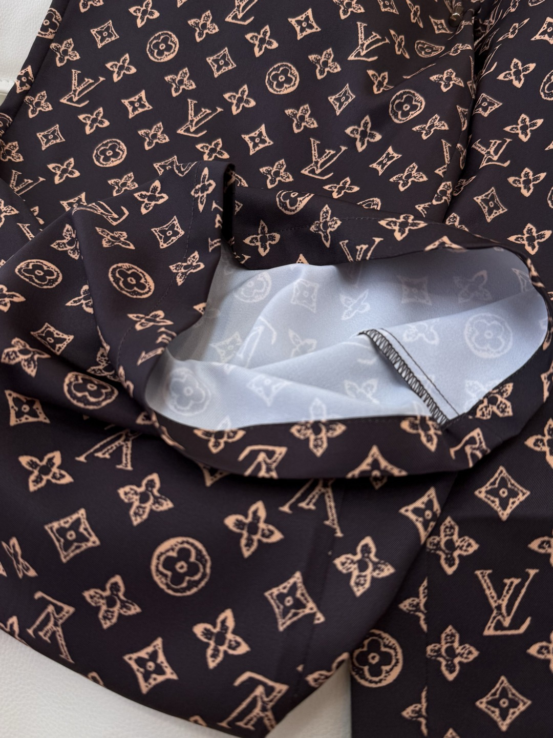 AW026#新款裤子P‼️L V 家 老花 logo 印花长裤 两色图 SML