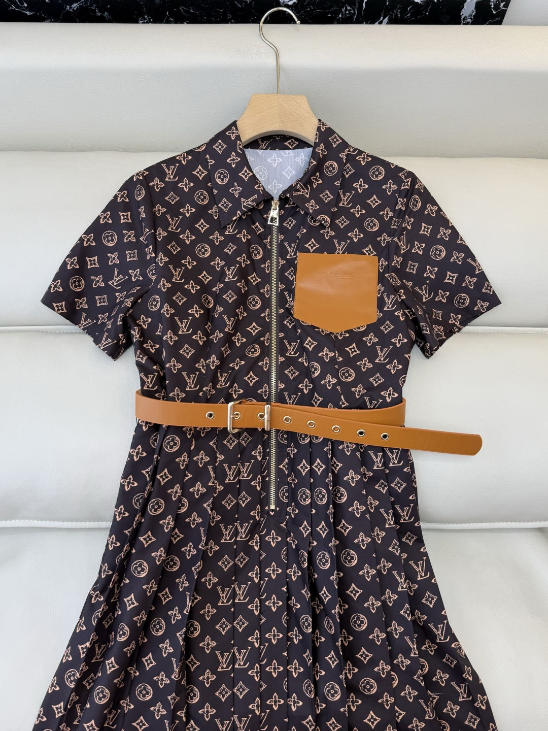 AW024#新款连衣裙P‼️L V 家 短袖修身 老花 logo 配腰带 连衣裙 两色图 SML