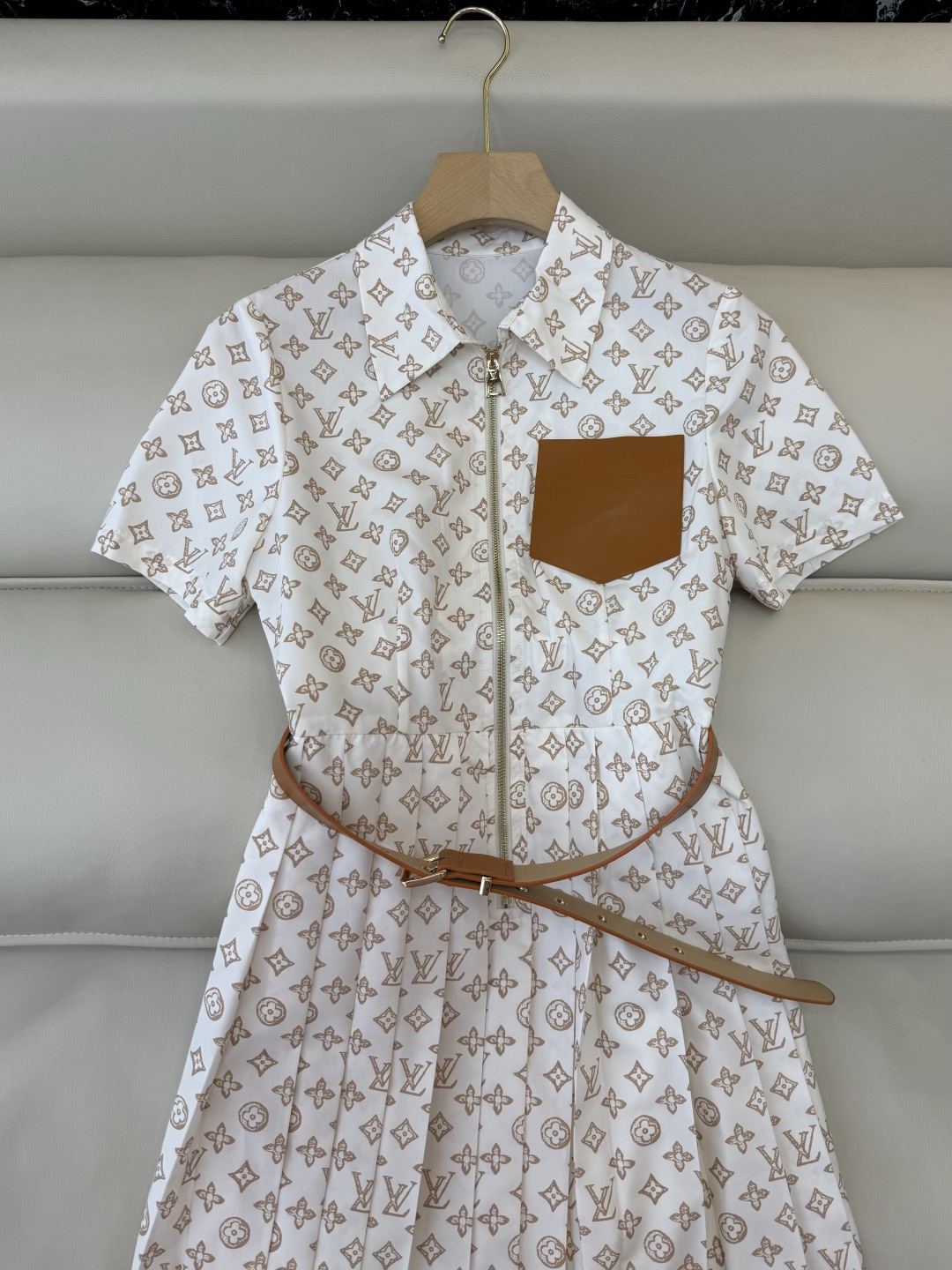 AW024#新款连衣裙P‼️L V 家 短袖修身 老花 logo 配腰带 连衣裙 两色图 SML