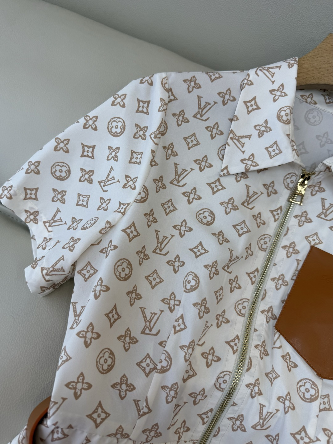 AW024#新款连衣裙P‼️L V 家 短袖修身 老花 logo 配腰带 连衣裙 两色图 SML