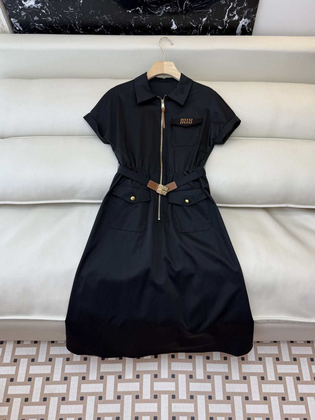 AW022#新款连衣裙P‼️miu 家 短袖修身 字母logo 连衣裙 两色图 SML