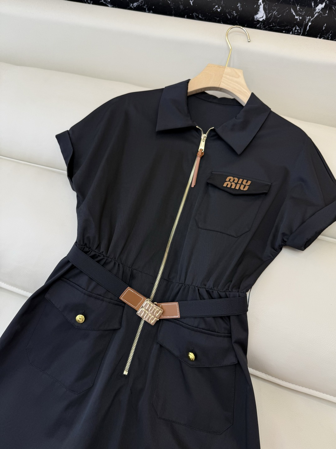 AW022#新款连衣裙P‼️miu 家 短袖修身 字母logo 连衣裙 两色图 SML