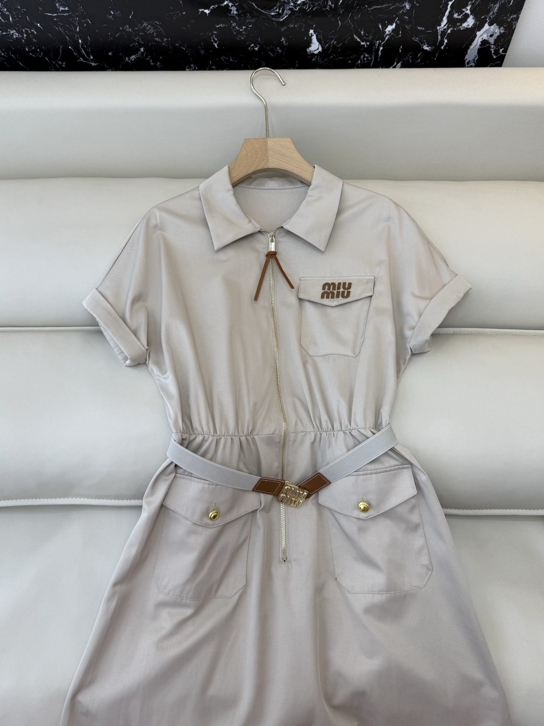 AW022#新款连衣裙P‼️miu 家 短袖修身 字母logo 连衣裙 两色图 SML
