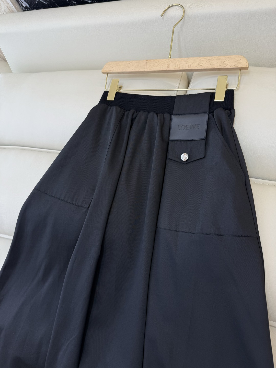 AW021#新款半裙P‼️LOE* 皮标logo 长半裙 两色图 SML