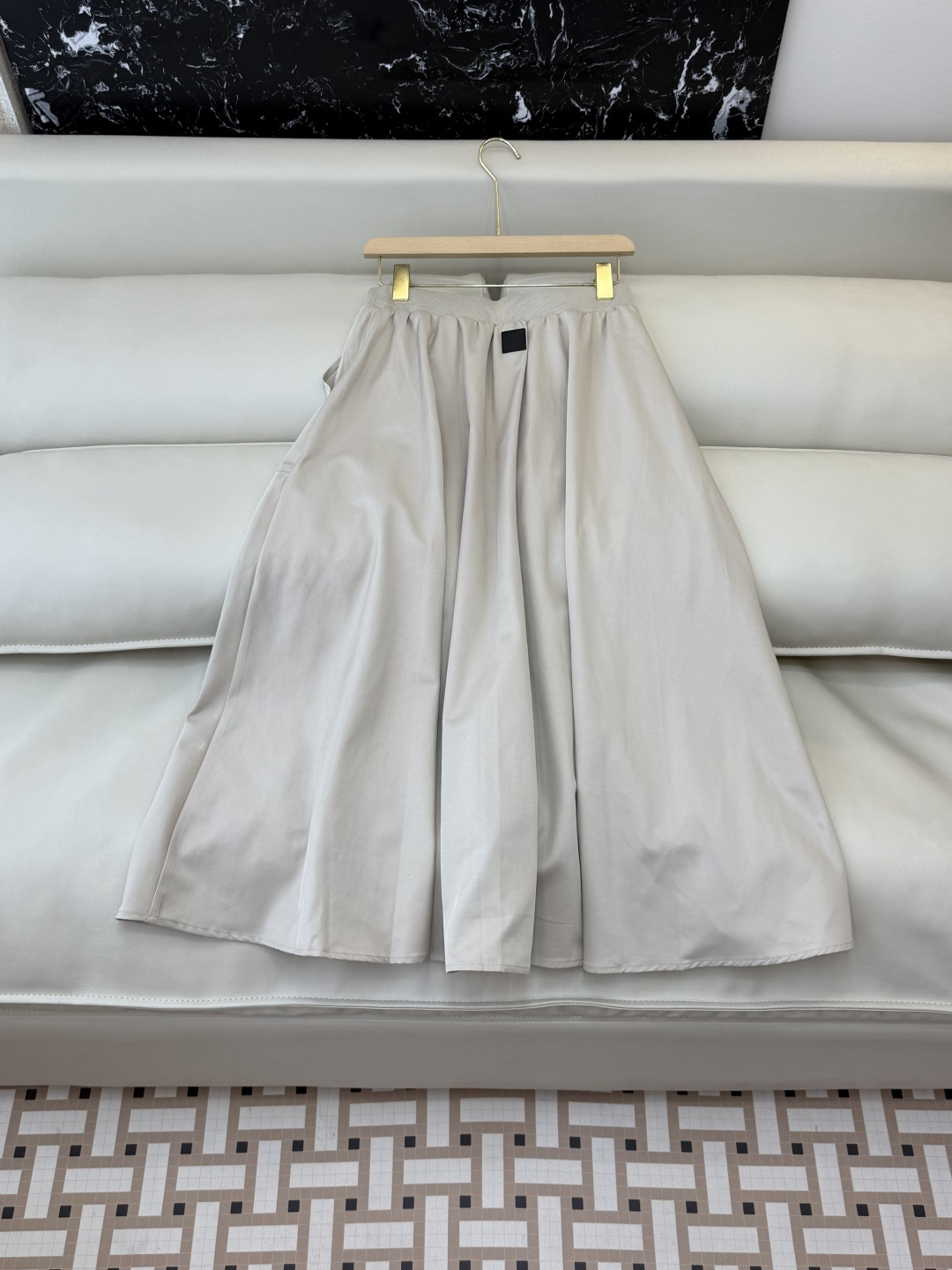 AW021#新款半裙P‼️LOE* 皮标logo 长半裙 两色图 SML