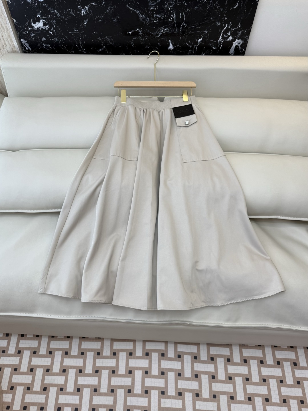 AW021#新款半裙P‼️LOE* 皮标logo 长半裙 两色图 SML