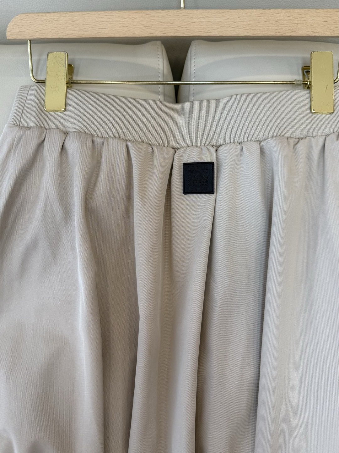 AW021#新款半裙P‼️LOE* 皮标logo 长半裙 两色图 SML