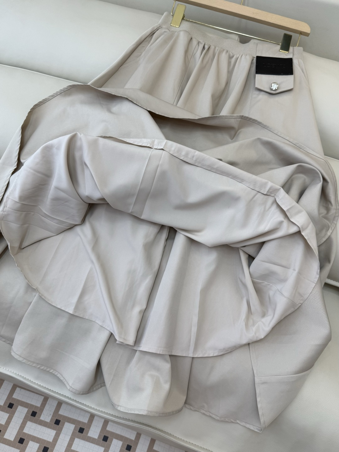 AW021#新款半裙P‼️LOE* 皮标logo 长半裙 两色图 SML