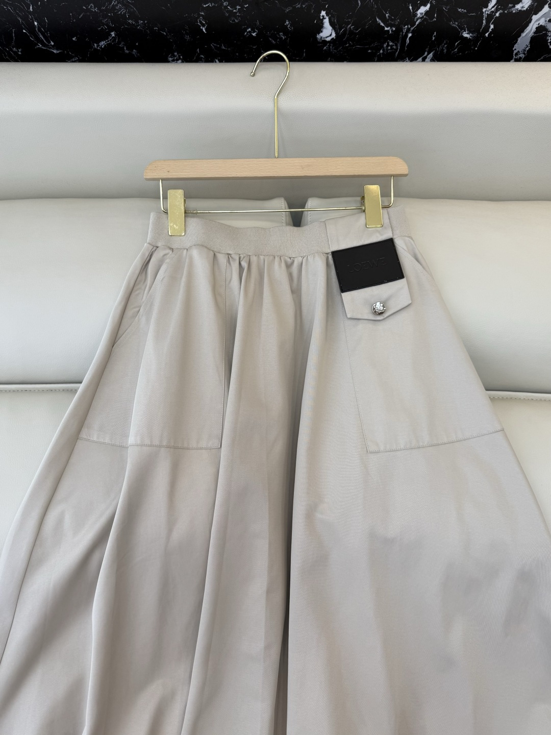 AW021#新款半裙P‼️LOE* 皮标logo 长半裙 两色图 SML