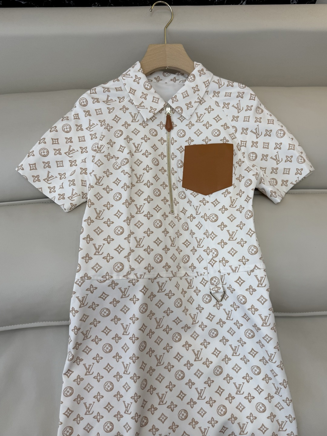 AW023#新款连衣裙P‼️L V 家 短袖修身 老花 logo 连衣裙 两色图 SML