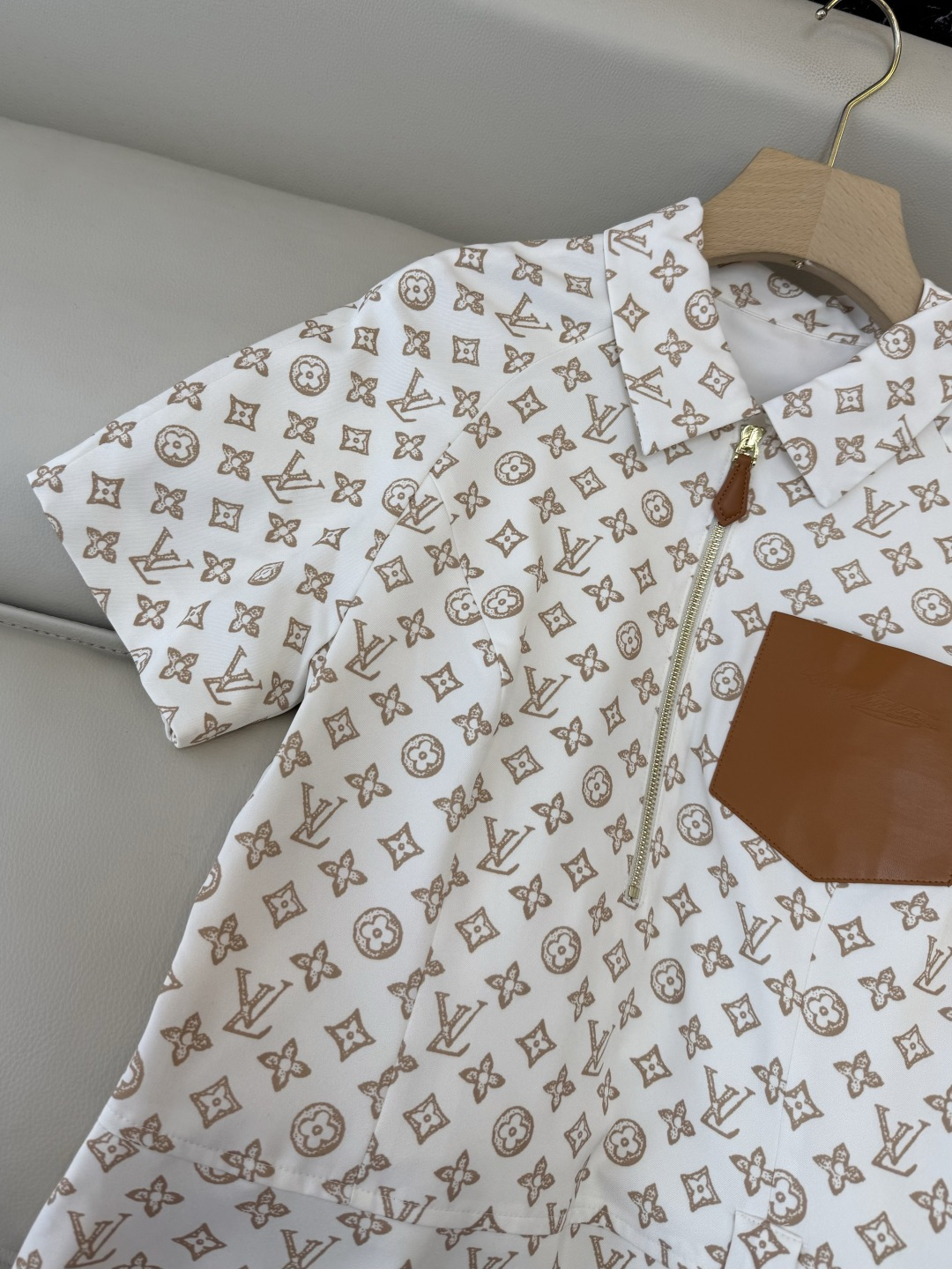 AW023#新款连衣裙P‼️L V 家 短袖修身 老花 logo 连衣裙 两色图 SML