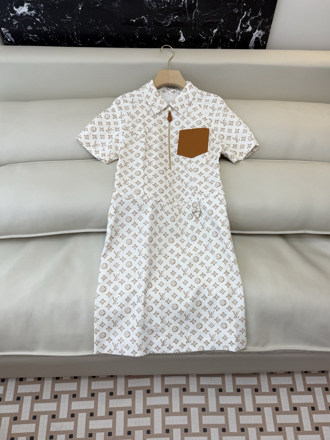 AW023#新款连衣裙P‼️L V 家 短袖修身 老花 logo 连衣裙 两色图 SML