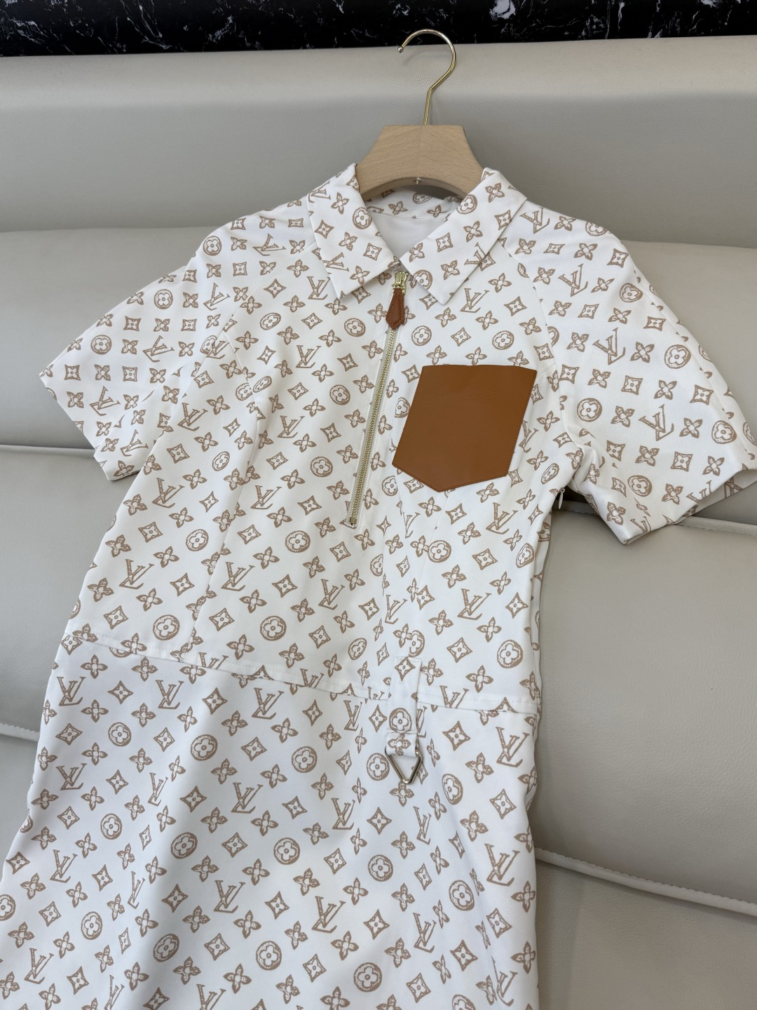 AW023#新款连衣裙P‼️L V 家 短袖修身 老花 logo 连衣裙 两色图 SML